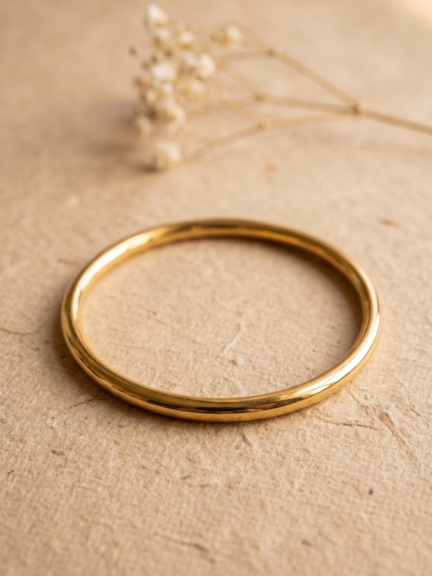 Lock system sleek design daily wear kada