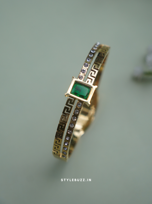 Anti tarnish waterproof Green and white stone handcuff