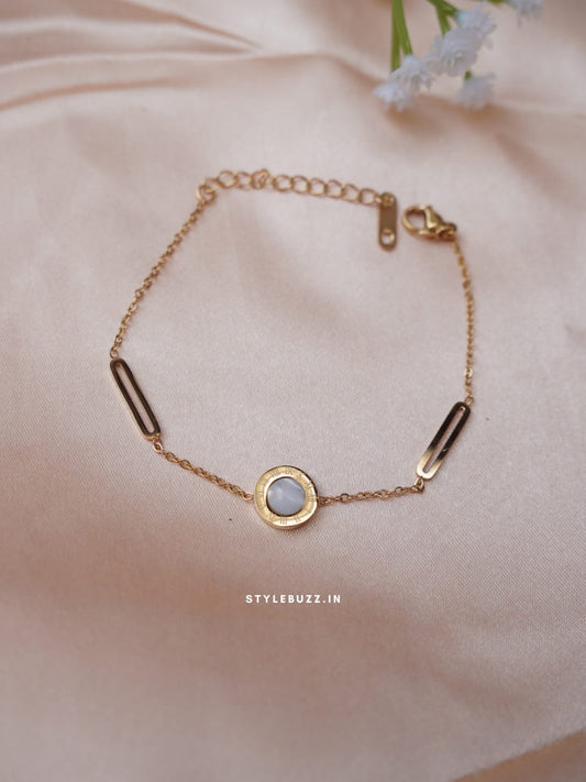Anti Tarnish Delicate Western Designed Classic Bracelet