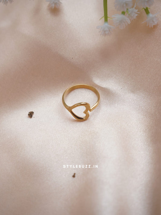 Anti Tarnish Gold Tone Heart Designed Finger Ring
