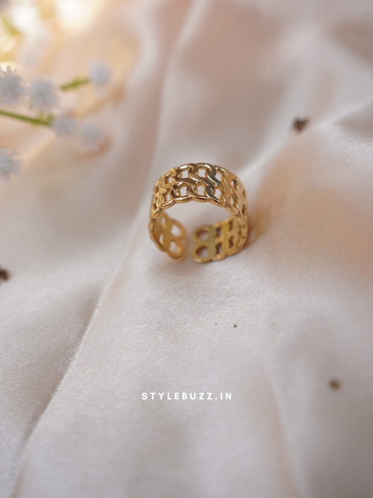 Anti Tarnish Gold Toned Attractive Finger Ring