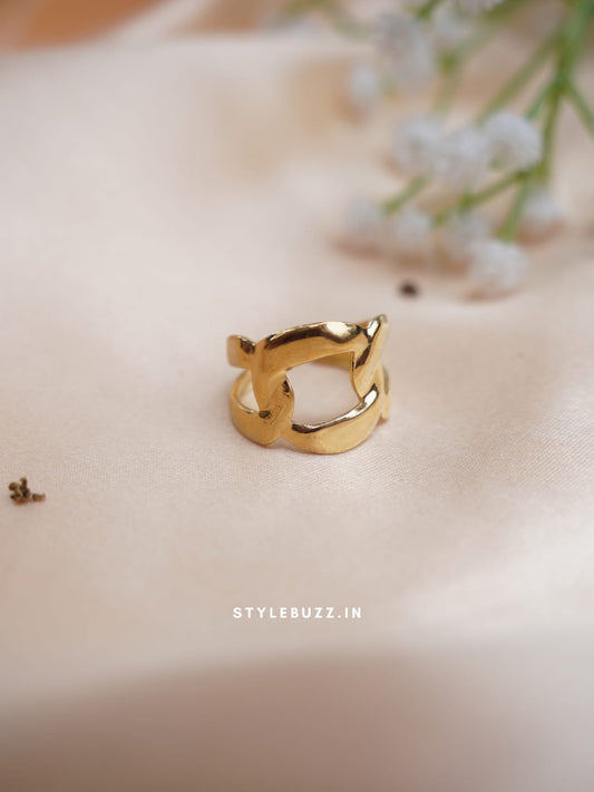 Anti Tarnish Gold Toned Fashionable Finger Ring