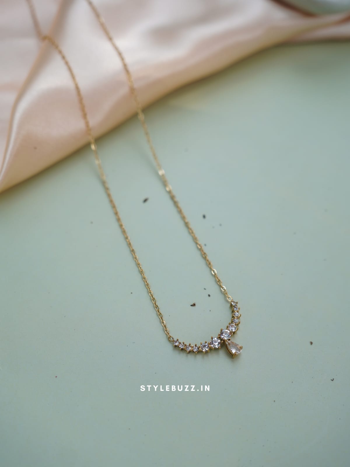 Anti Tarnish Nice Designed Necklace With Crystal Pendent
