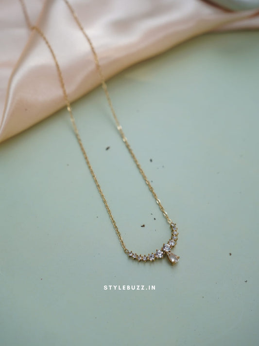 Anti Tarnish Nice Designed Necklace With Crystal Pendent