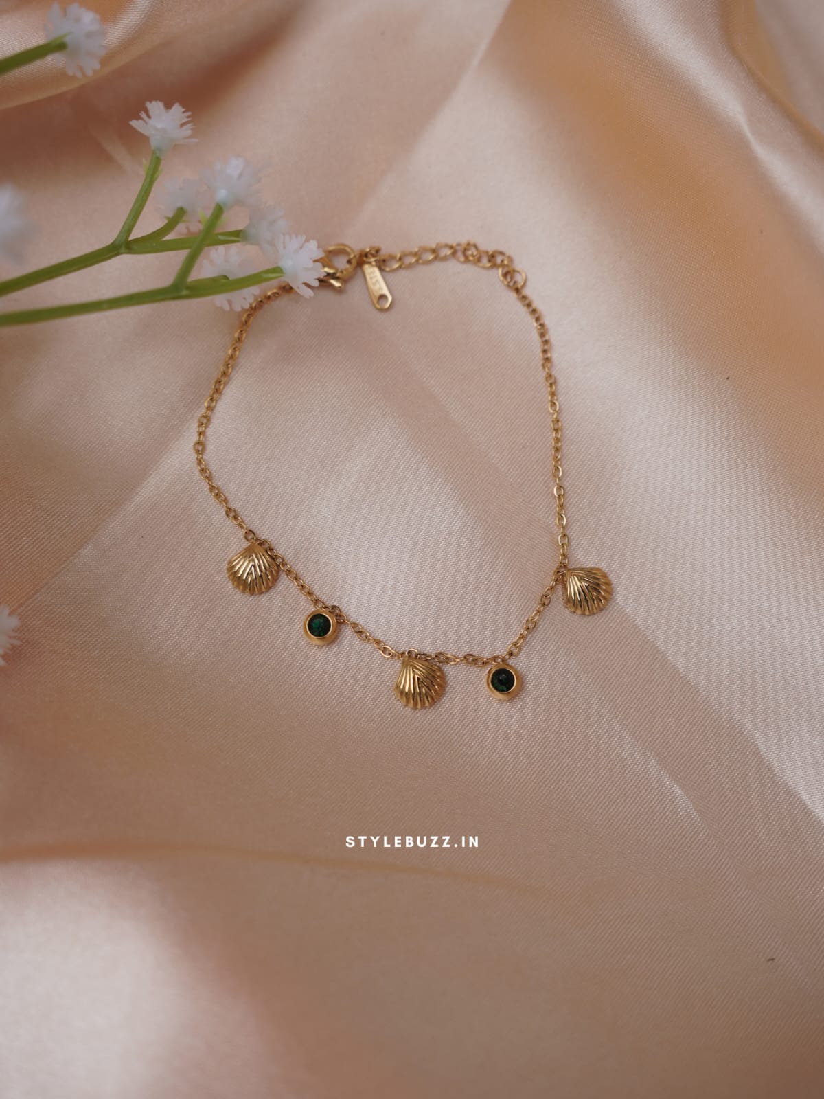 Anti Tarnish Seashell Designed Gold Tone Bracelet