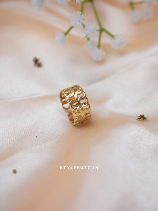 Anti Tarnish Gold Toned Attractive Finger Ring