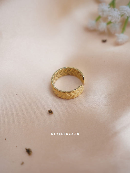 Anti Tarnish Trendy Designed Finger Ring