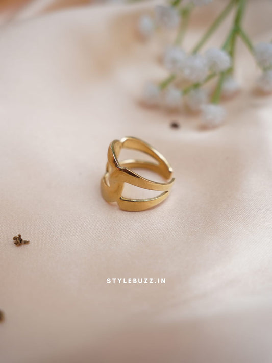 Anti Tarnish Gold Toned Fashionable Finger Ring
