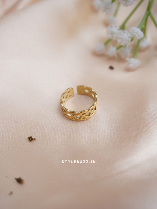 Anti Tarnish Gold Toned Imperial Circle Finger Ring