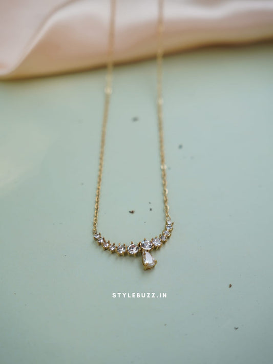 Anti Tarnish Nice Designed Necklace With Crystal Pendent