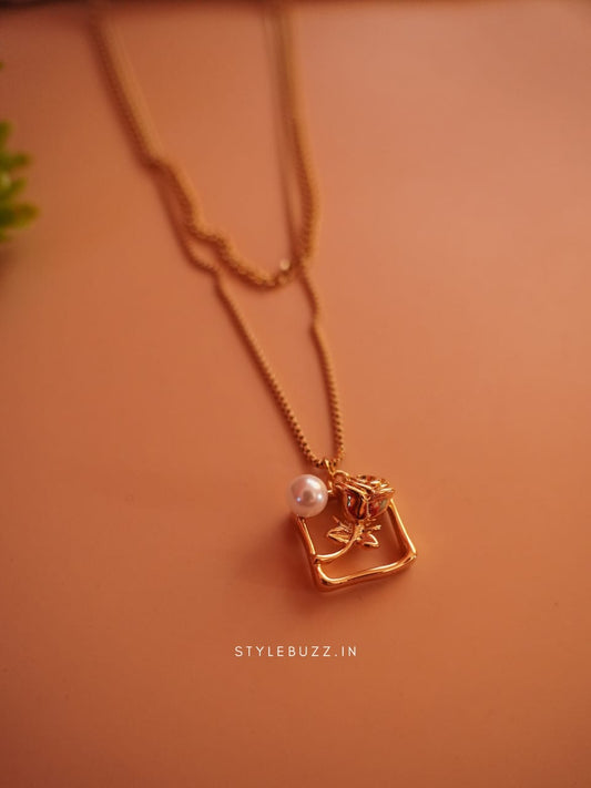 Anti Tarnish Rose Pearl Designed Necklace For Woman