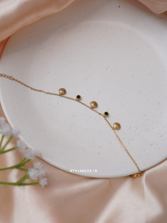 Anti Tarnish Seashell Designed Gold Tone Bracelet