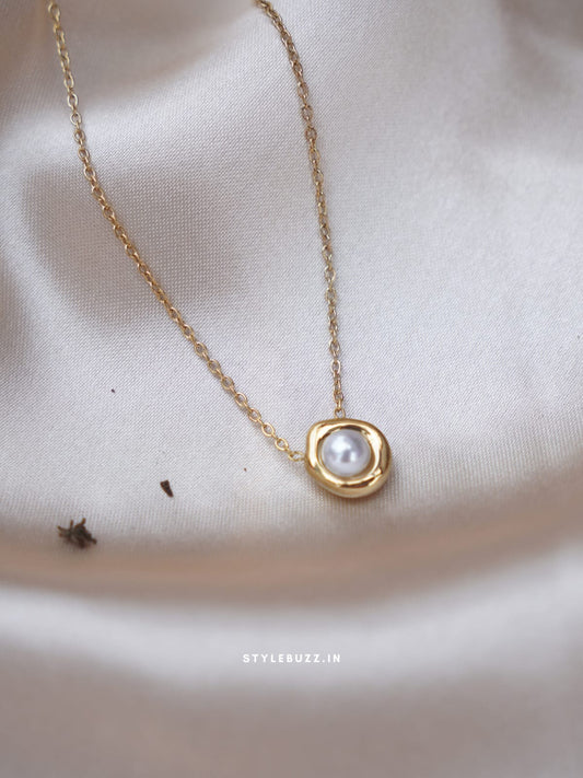 Anti Tarnish Trendy White Pearl Designed Necklace