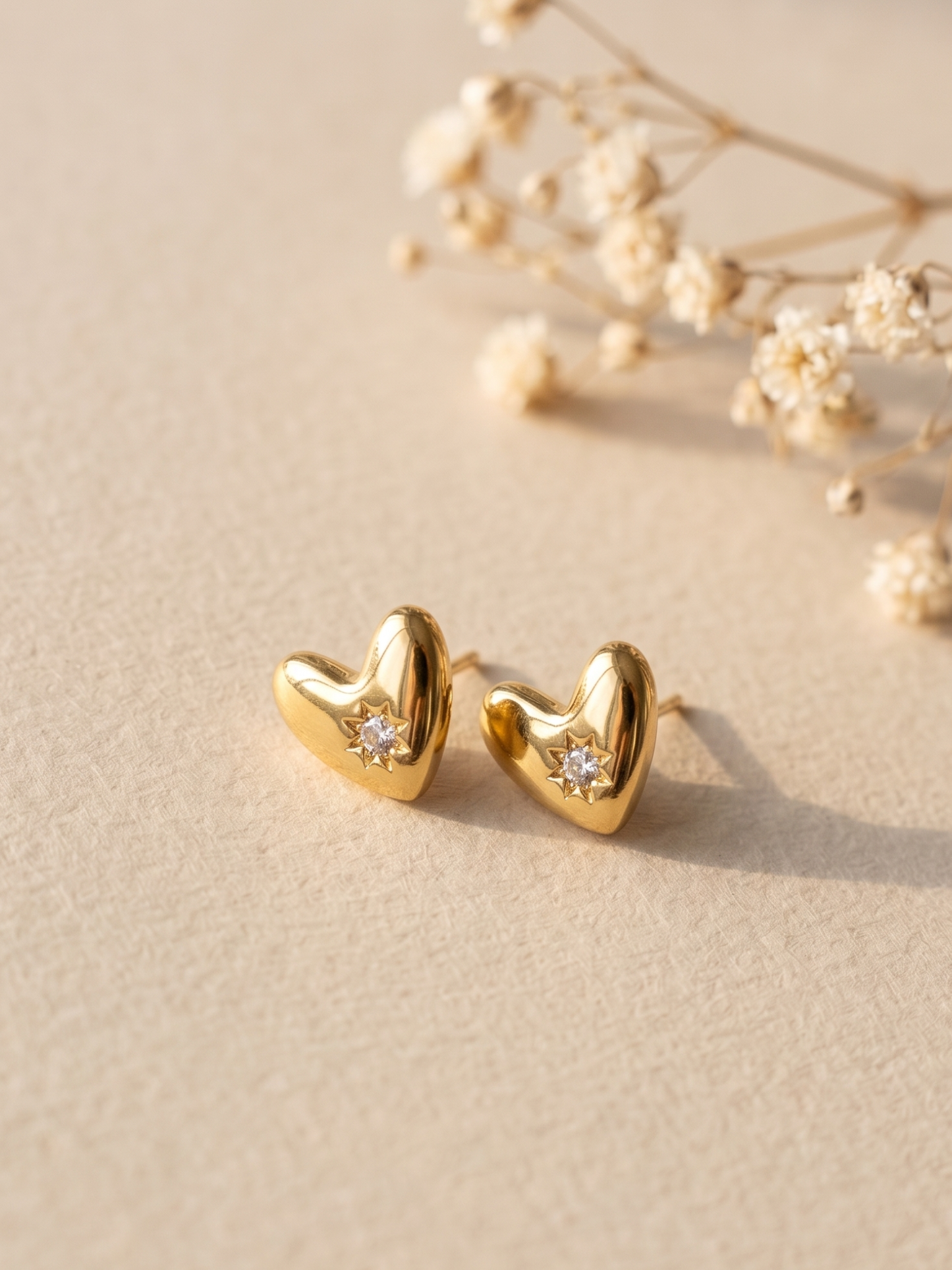 Anti tarnish small heart stud with stones