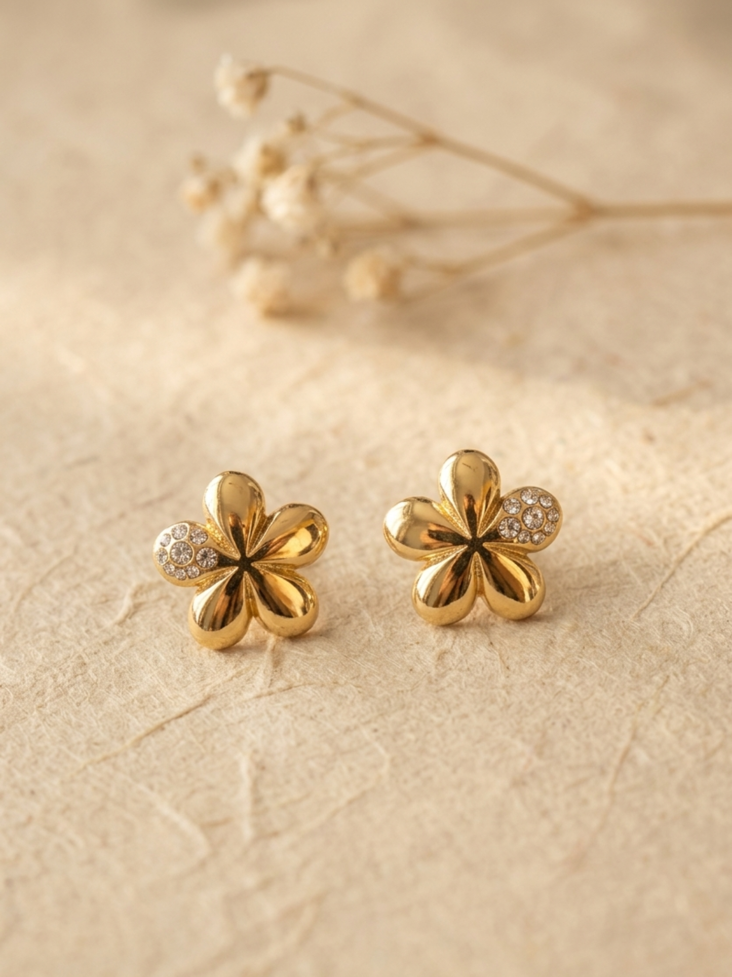 Waterproof flower stud with stone