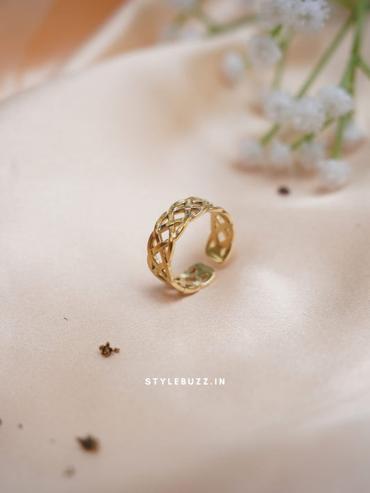 Anti Tarnish Gold Toned Imperial Circle Finger Ring