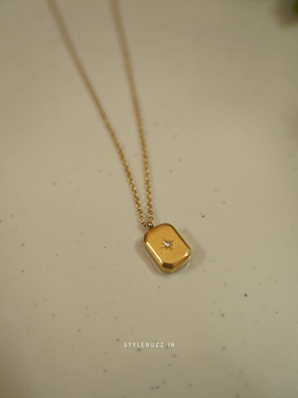 Anti Tarnish Gold Toned Necklace With Classy Pendent