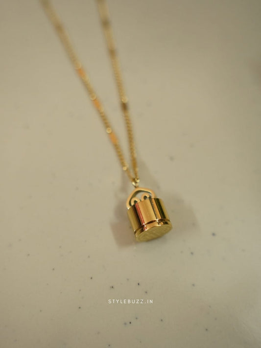 Anti Tarnish Gold Toned Korean Necklace With Classy Pendent