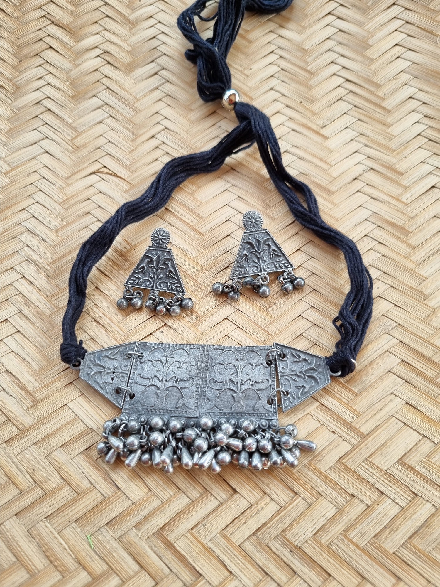 Buy trendy Black polish Necklace sets and Chokers