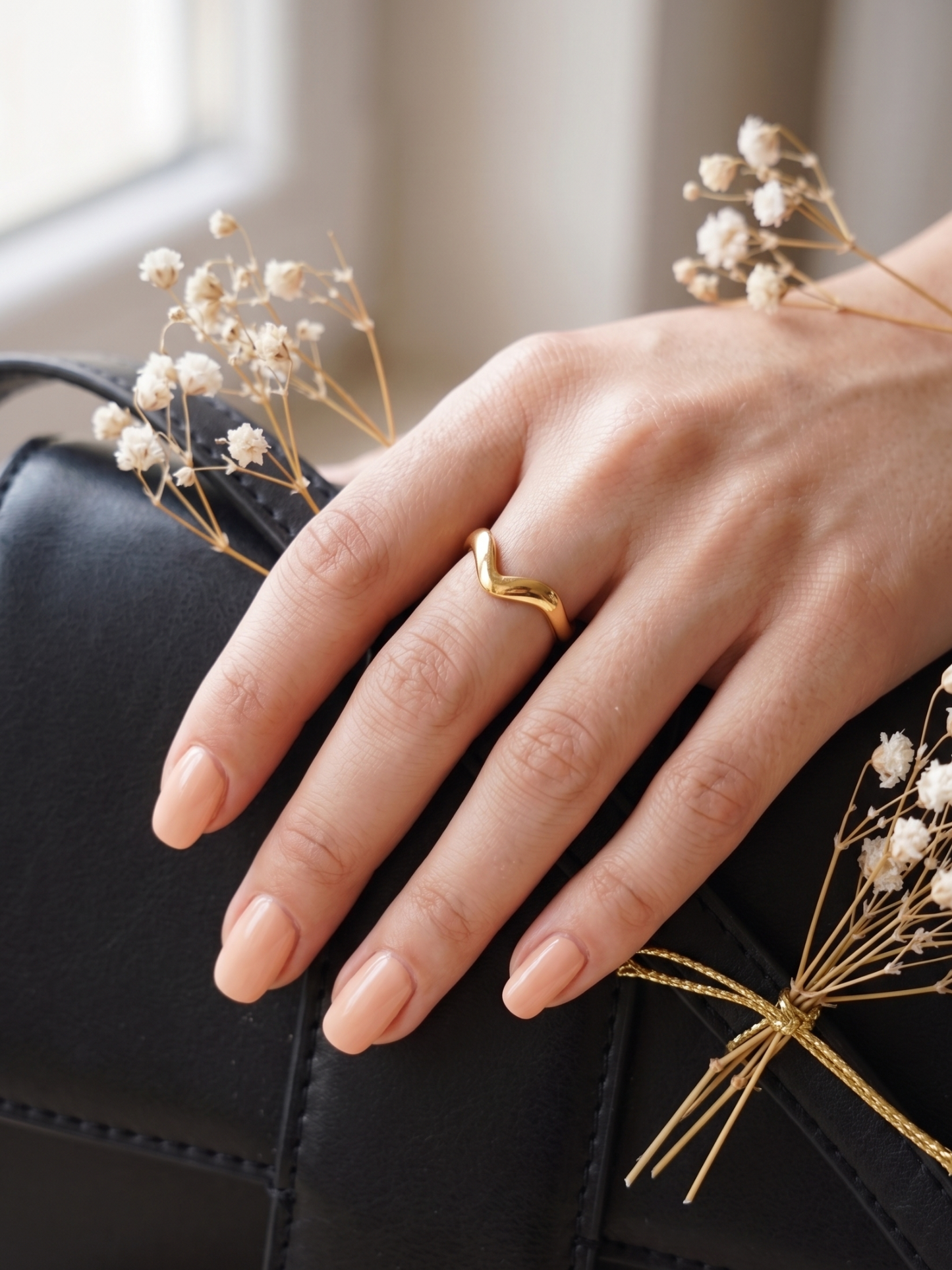 Anti Tarnish Gold Toned Wave Designed Finger Ring
