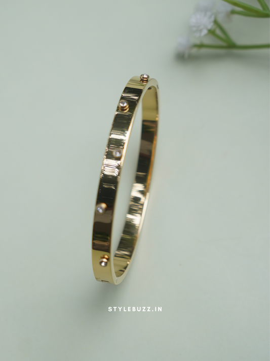 Anti tarnish waterproof kada with white stone