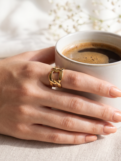 Anti Tarnish Gold Toned Fashionable Finger Ring