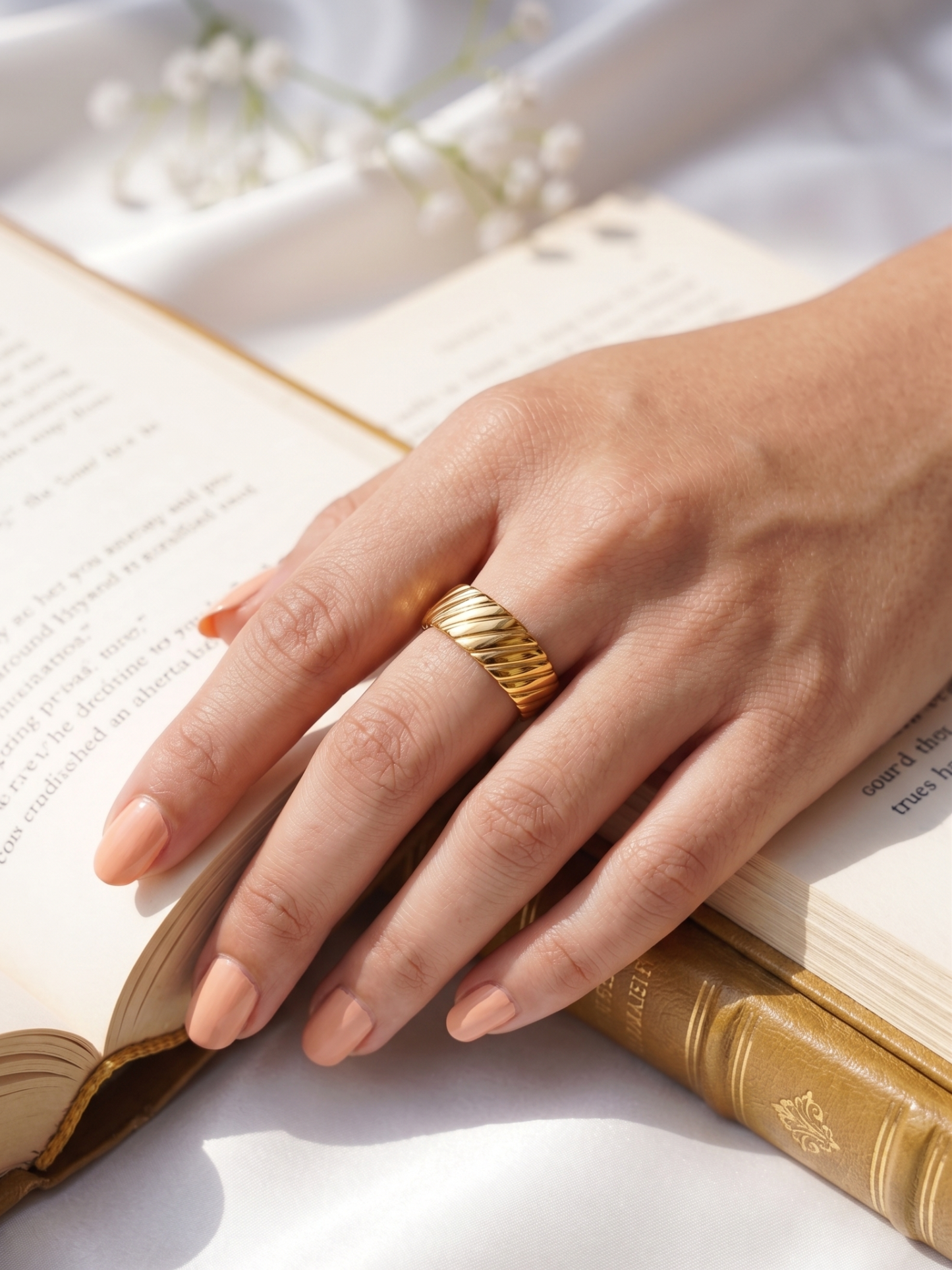 Anti Tarnish Gold Toned Classic Vintage Finger Ring