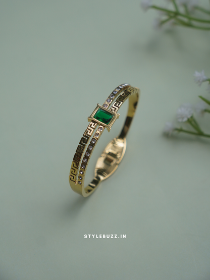 Anti tarnish waterproof Green and white stone handcuff