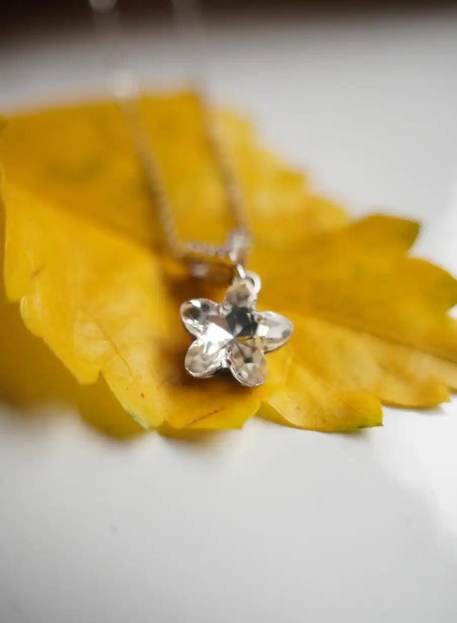 Anti Tarnish Classy Flower Pendant