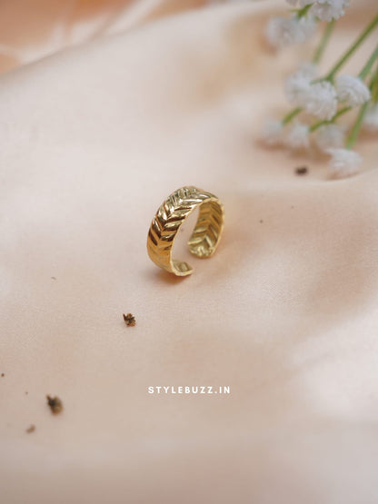 Anti Tarnish Trendy Designed Finger Ring
