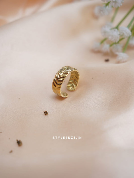 Anti Tarnish Trendy Designed Finger Ring