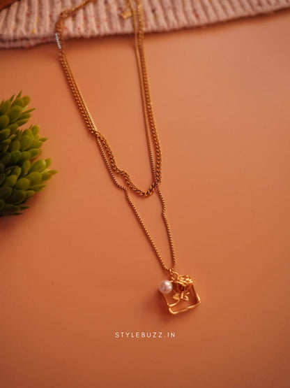 Anti Tarnish Rose Pearl Designed Necklace For Woman