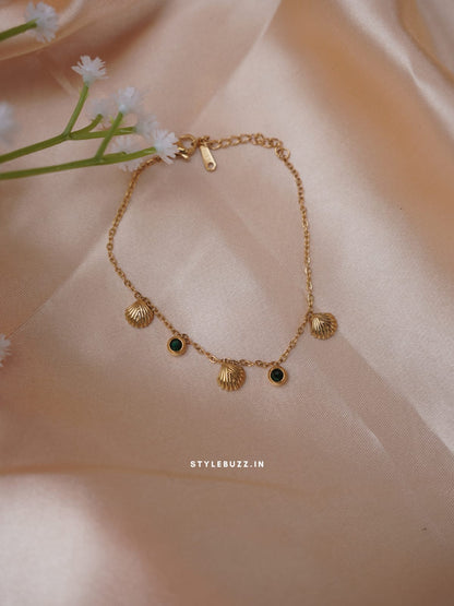 Anti Tarnish Seashell Designed Gold Tone Bracelet