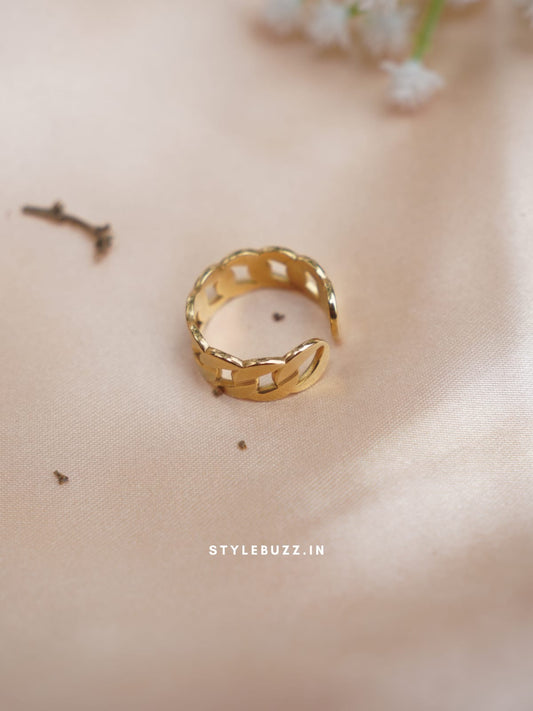 Anti Tarnish Chain Designed Gold Toned Finger Ring
