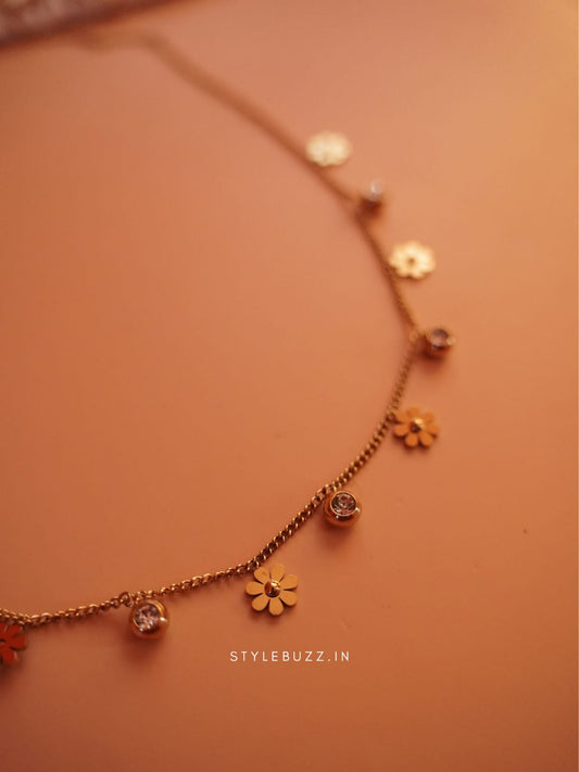 Anti Tarnish Daisy Flower Designed Trendy Necklace