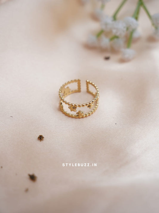 Anti Tarnish Elegant Designed Gold Toned Finger Ring