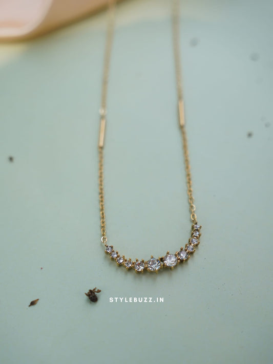 Anti Tarnish Elegant Designed Necklace With Crystal