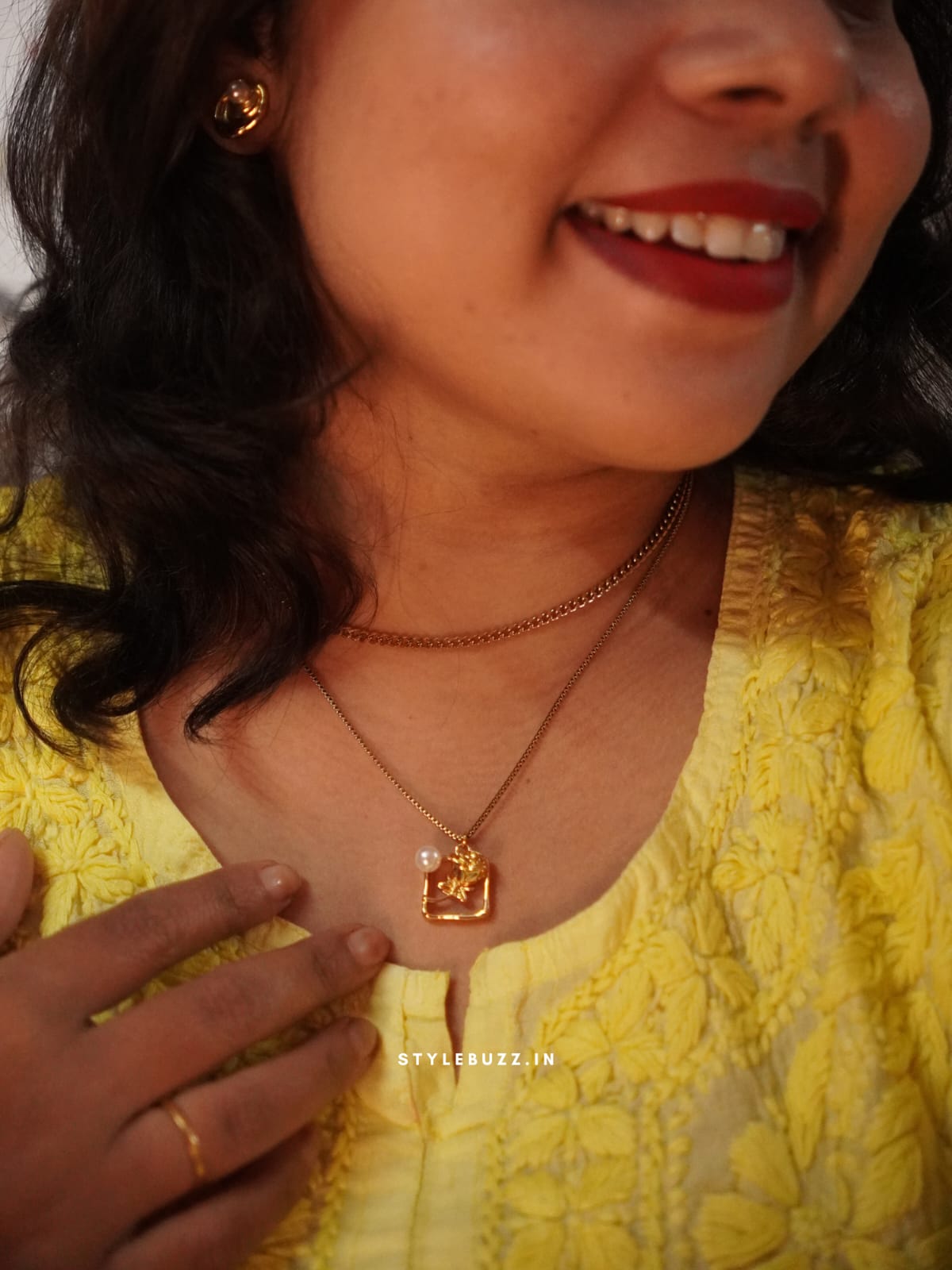 Anti Tarnish Rose Pearl Designed Necklace For Woman