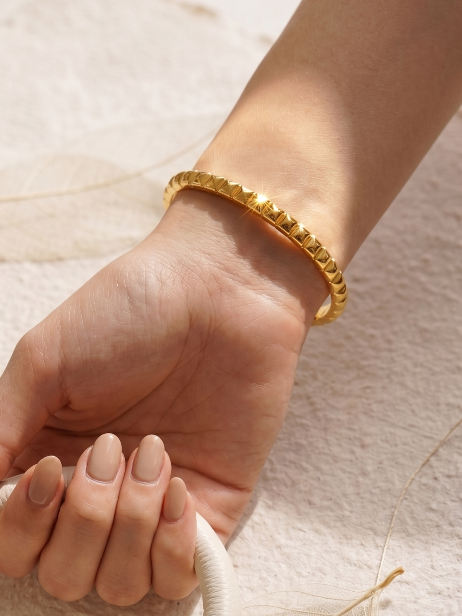 Anti Tarnish sleek daily wear lock system Kada