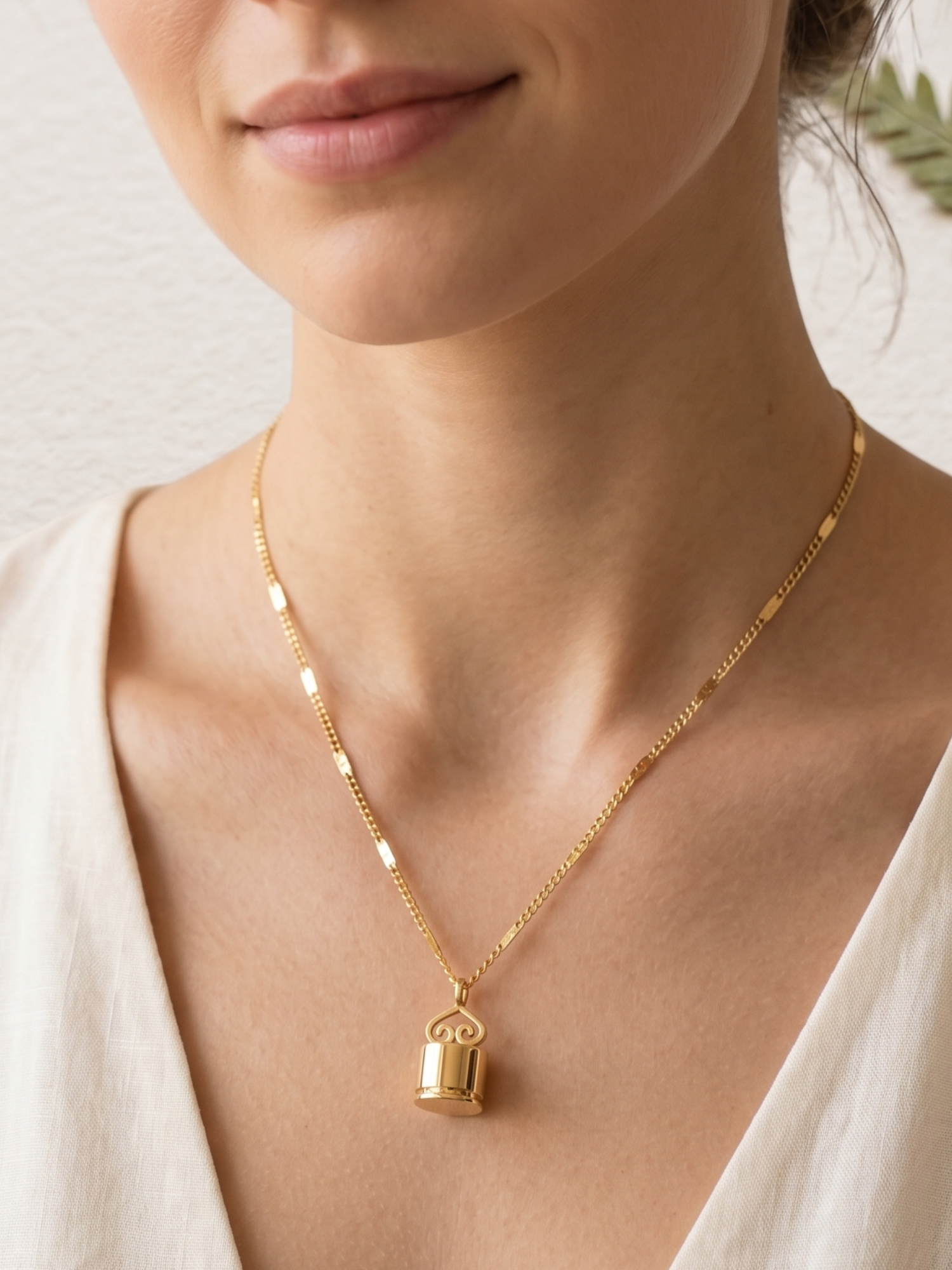 Gold anti tarnish necklace with a small pendant
