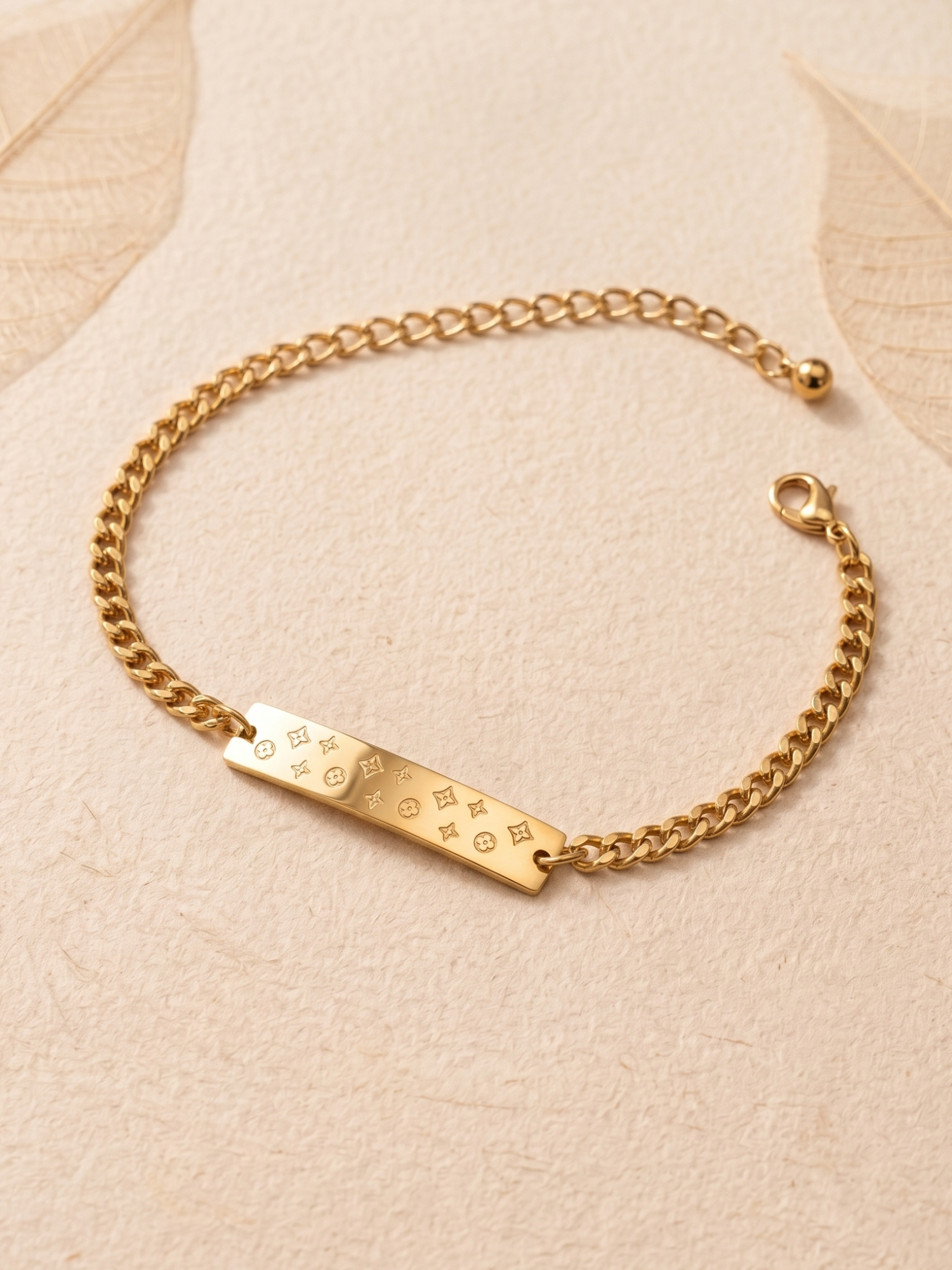 Gold bracelet with a bar clasp
