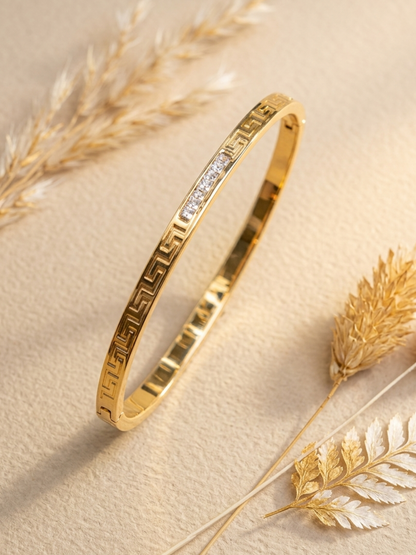 Gold bracelet with embedded stone 