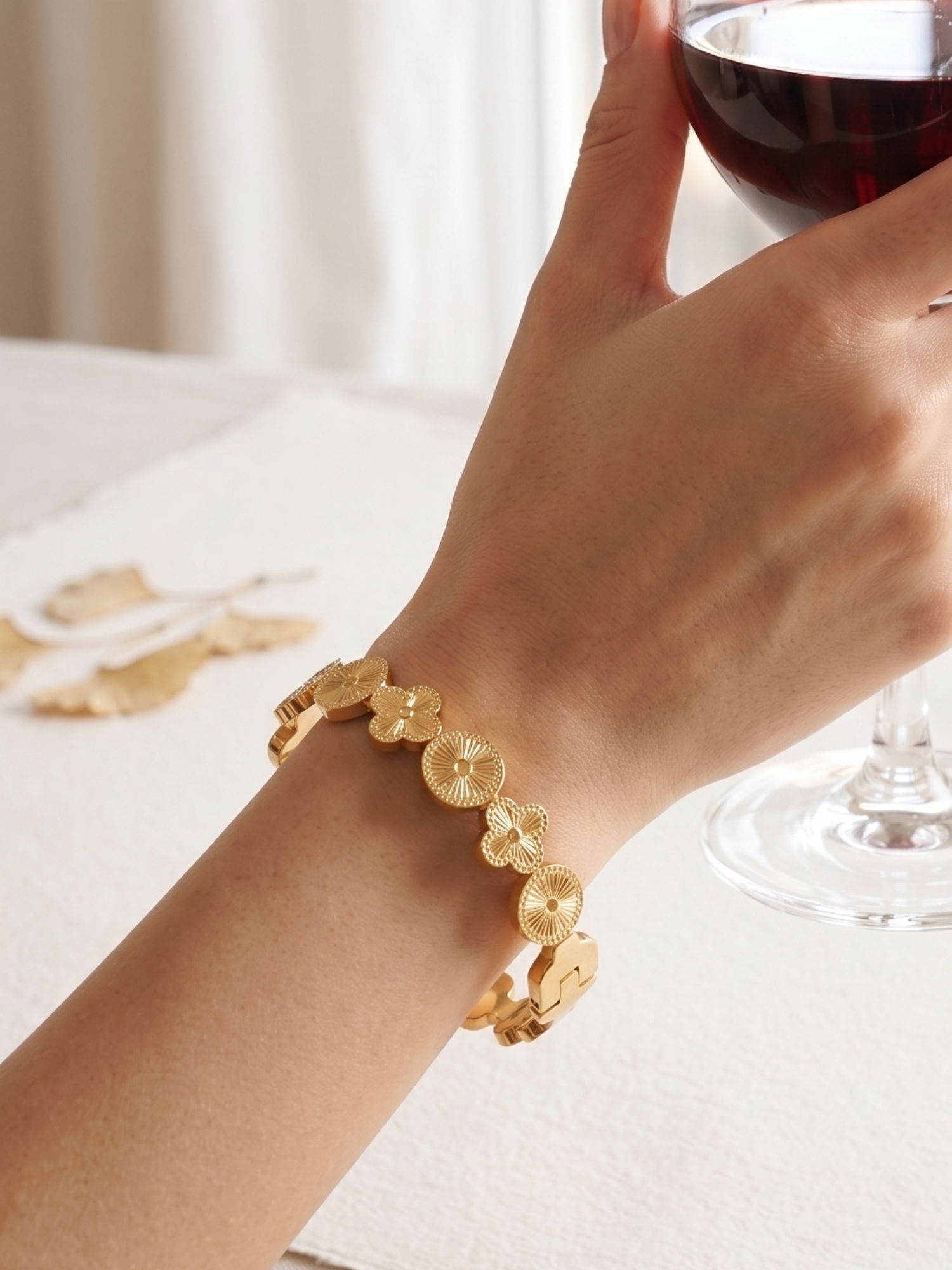 Gold bracelet with floral patterns