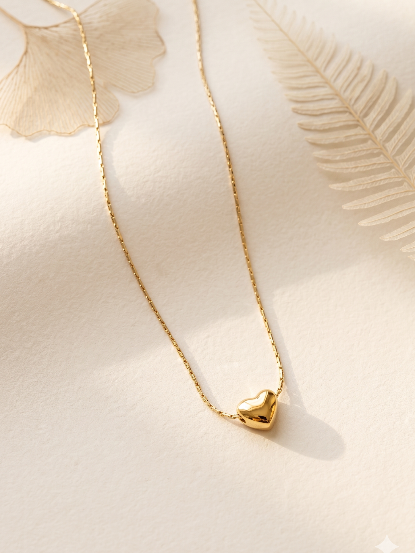 Gold look alike heart-shaped pendant necklace