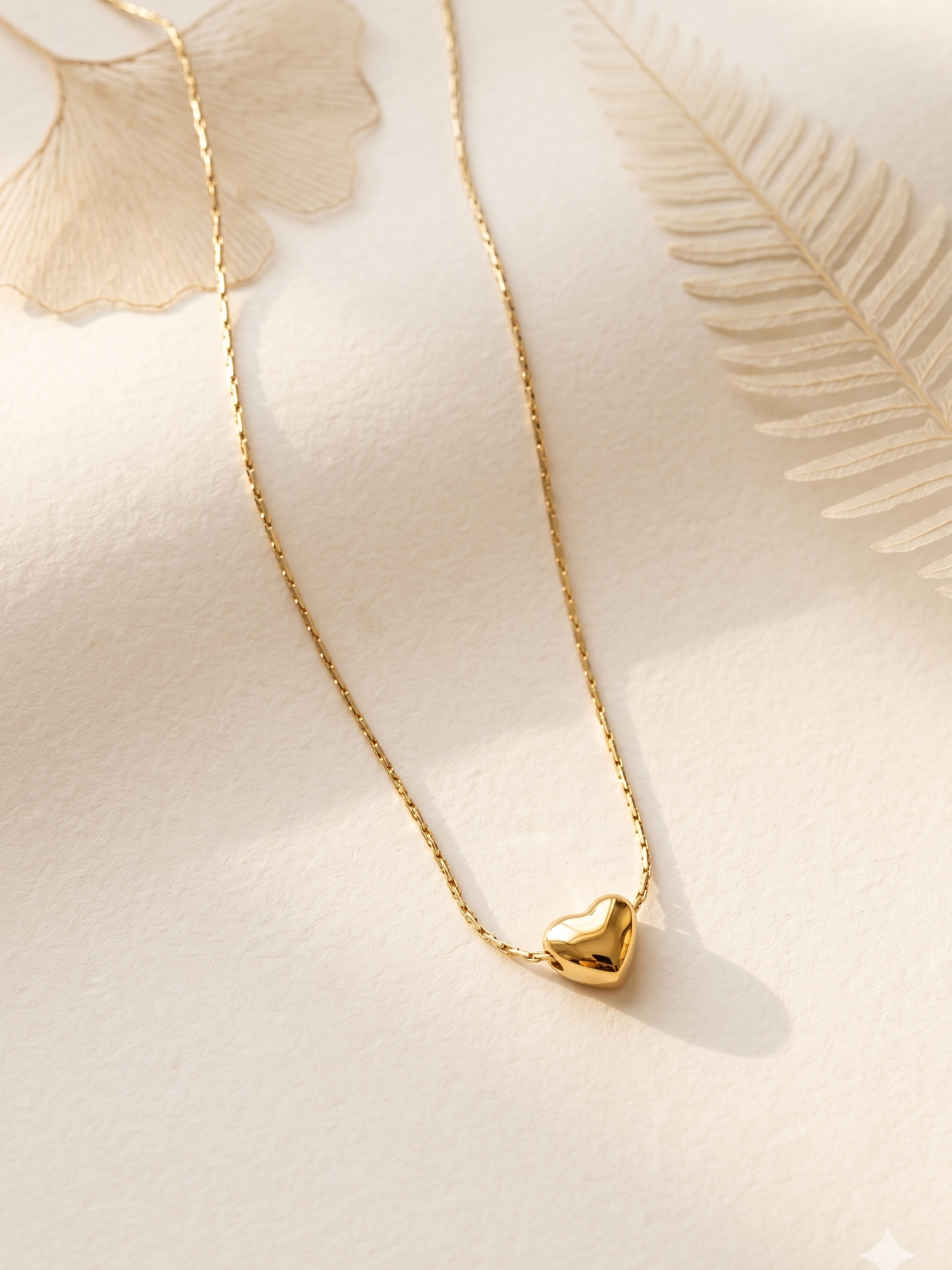 Gold look alike heart-shaped pendant necklace