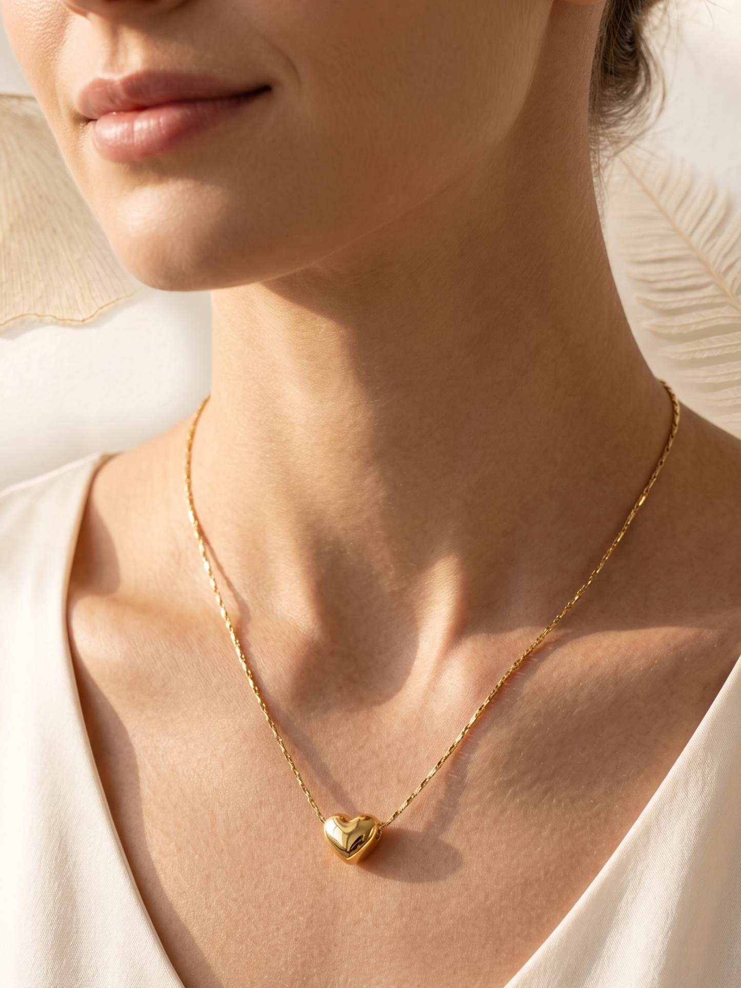 Gold look alike heart-shaped pendant necklace