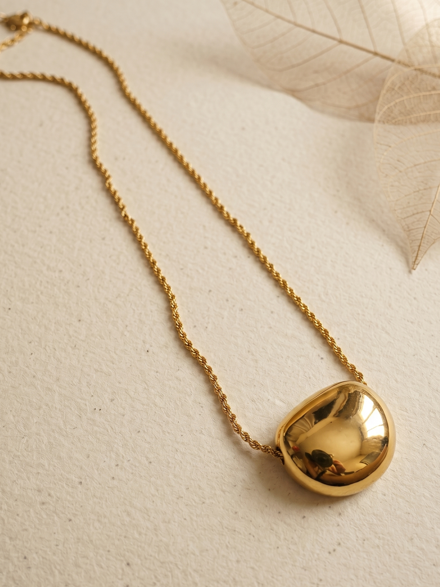 Golden big size pendant necklace