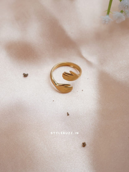 Hug Designed Stylish Finger Ring