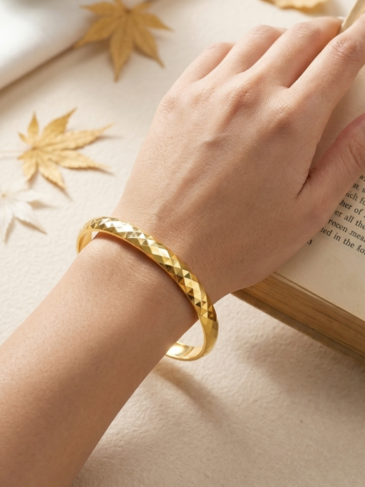 Kada bracelet with geometric pattern