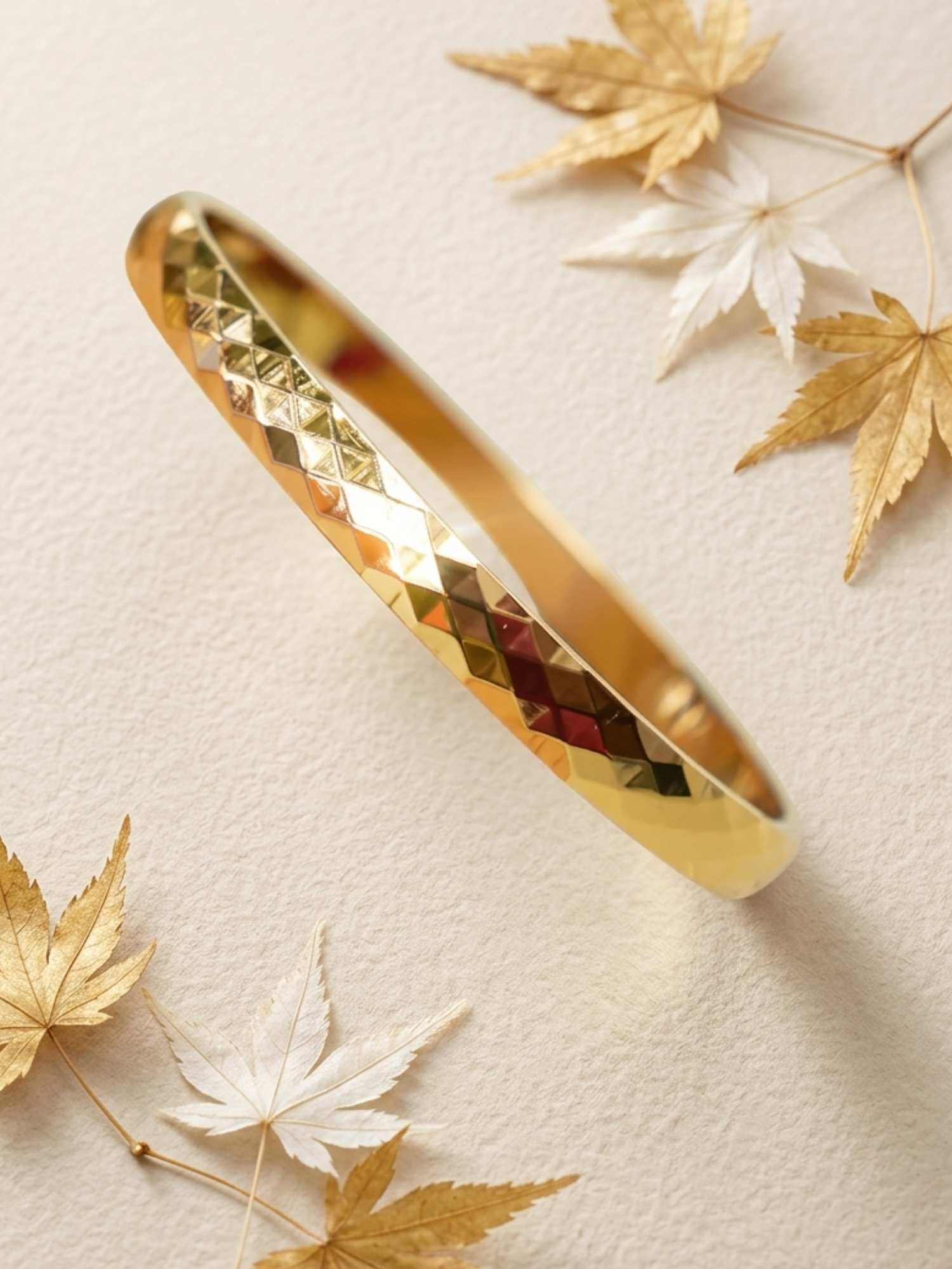 Kadabracelet with geometric pattern